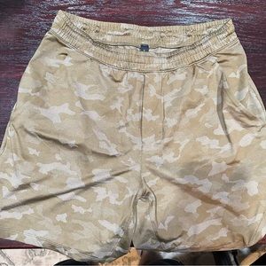 Lululemon Pacebreaker Short linerless, Medium, Great condition, Tan Camo
